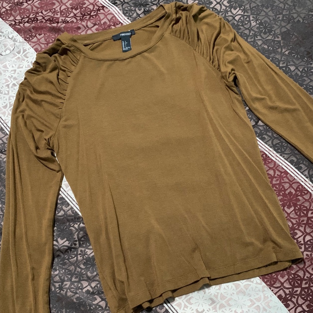 Top - Picture 2 of 3